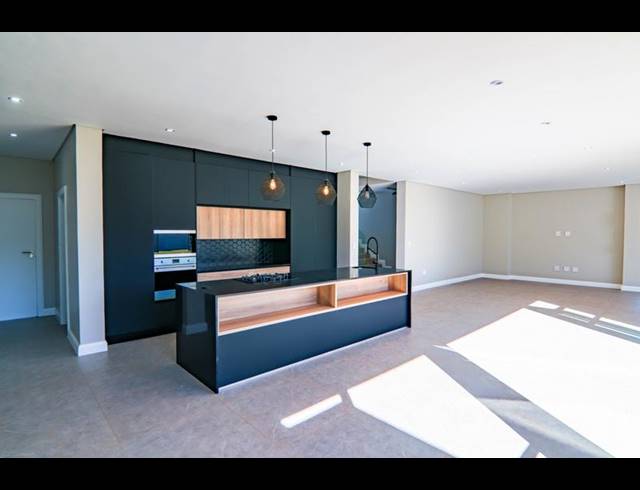 5 BEDROOM HOUSE FOR SALE IN MIDSTREAM HEIGHTS